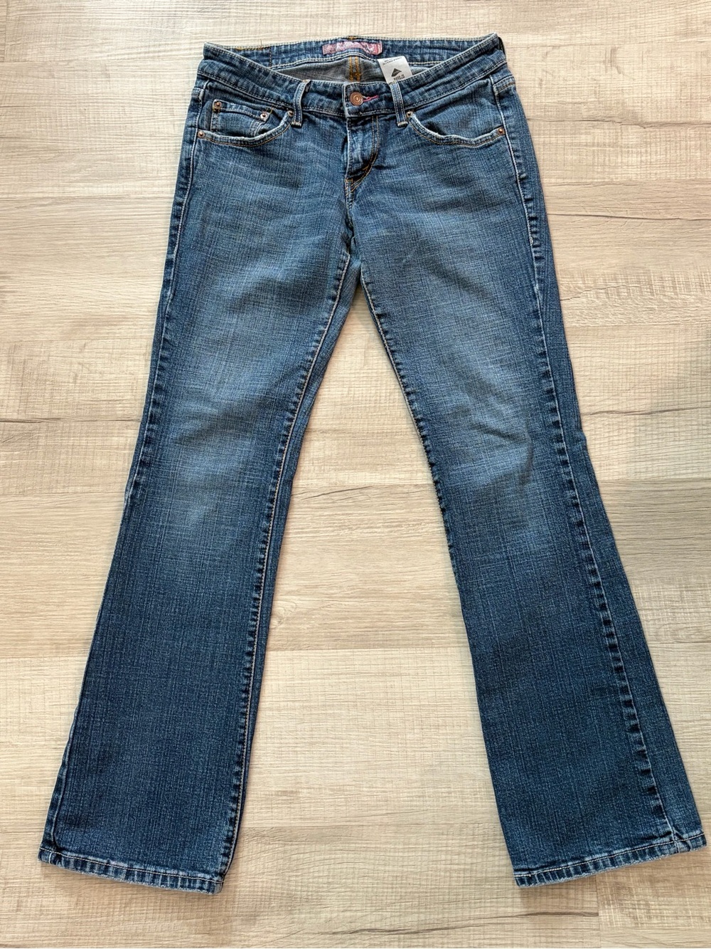 Levi’s Too Super Low Boot Cut 524 Size 9